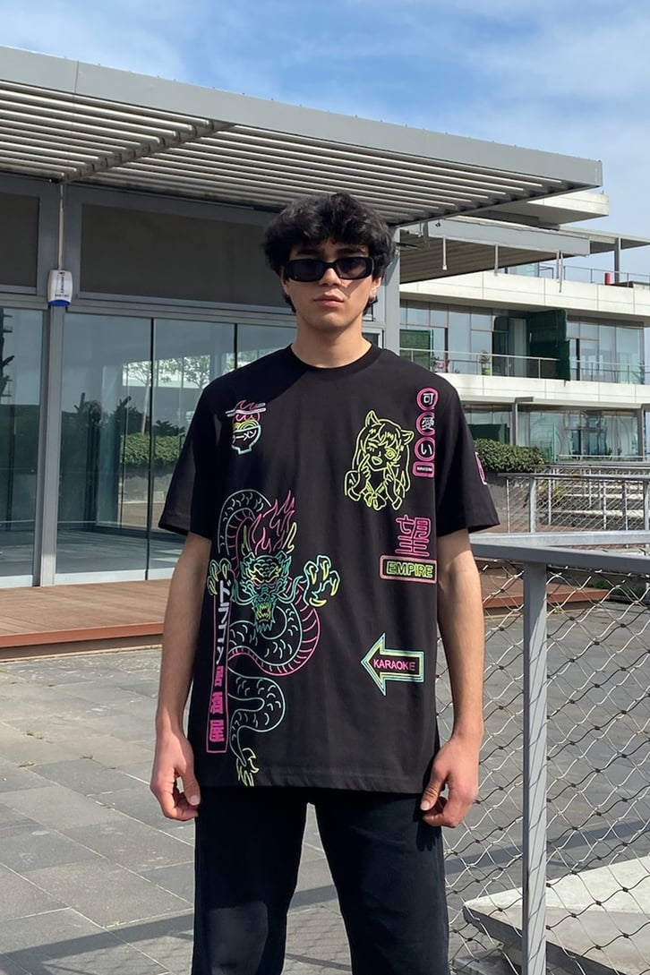 Neon Figures Baskılı Siyah Oversize Tshirt