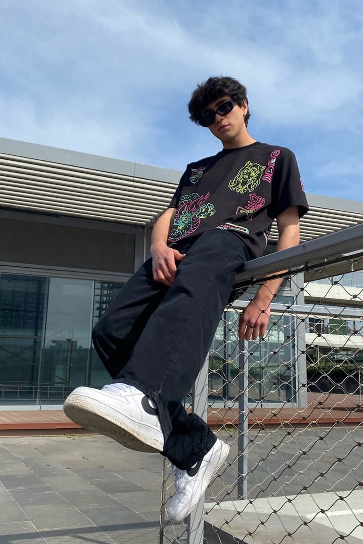 Neon Figures Baskılı Siyah Oversize Tshirt