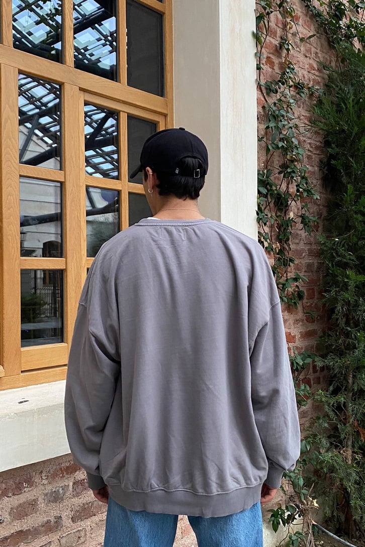 NEVER IS ETERNAL BASKILI OVERSIZE SWEATSHIRT