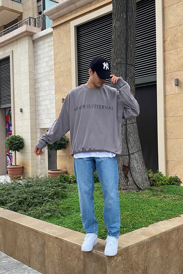 NEVER IS ETERNAL BASKILI OVERSIZE SWEATSHIRT