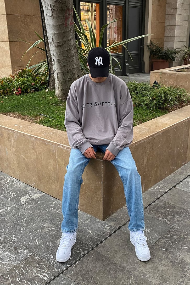 NEVER IS ETERNAL BASKILI OVERSIZE SWEATSHIRT