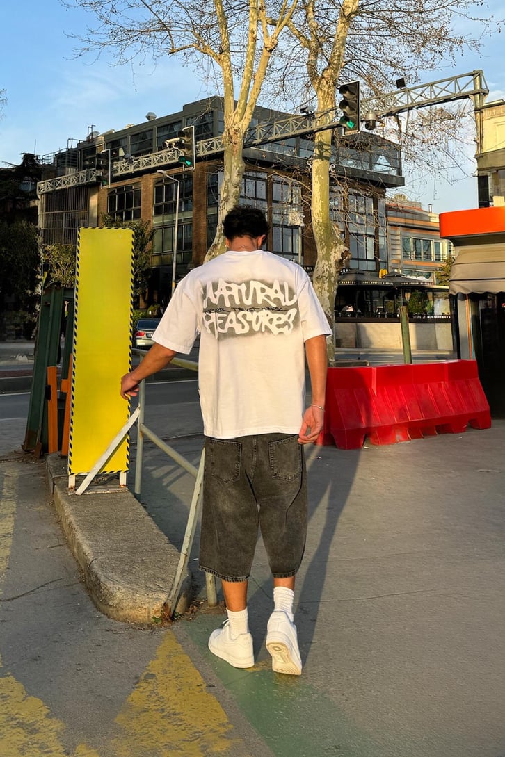 Never Trust Money Baskılı Tişört