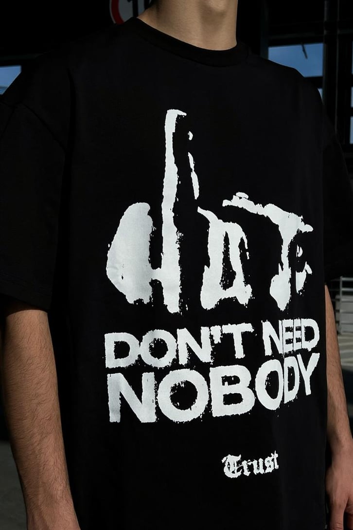 Nobody Trust Baskılı Siyah Oversize Tişört
