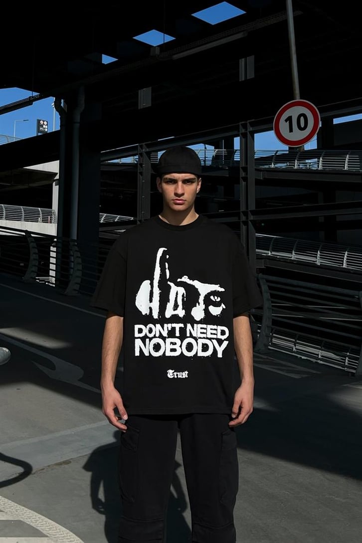 Nobody Trust Baskılı Siyah Oversize Tişört