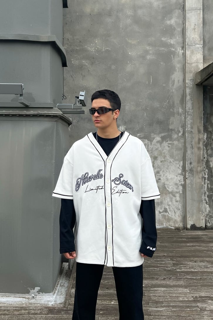 Nouvelle Nakışlı Beyaz Oversize Beyzbol Forma