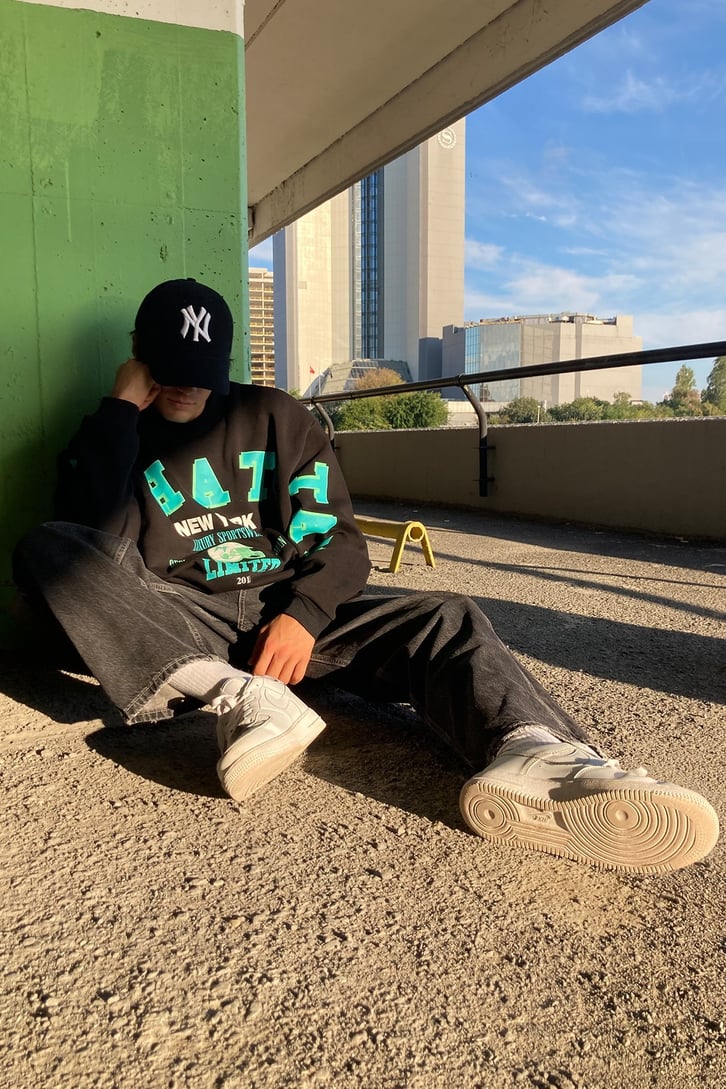 OFFICIAL BASKILI OVERSIZE SWEATSHIRT