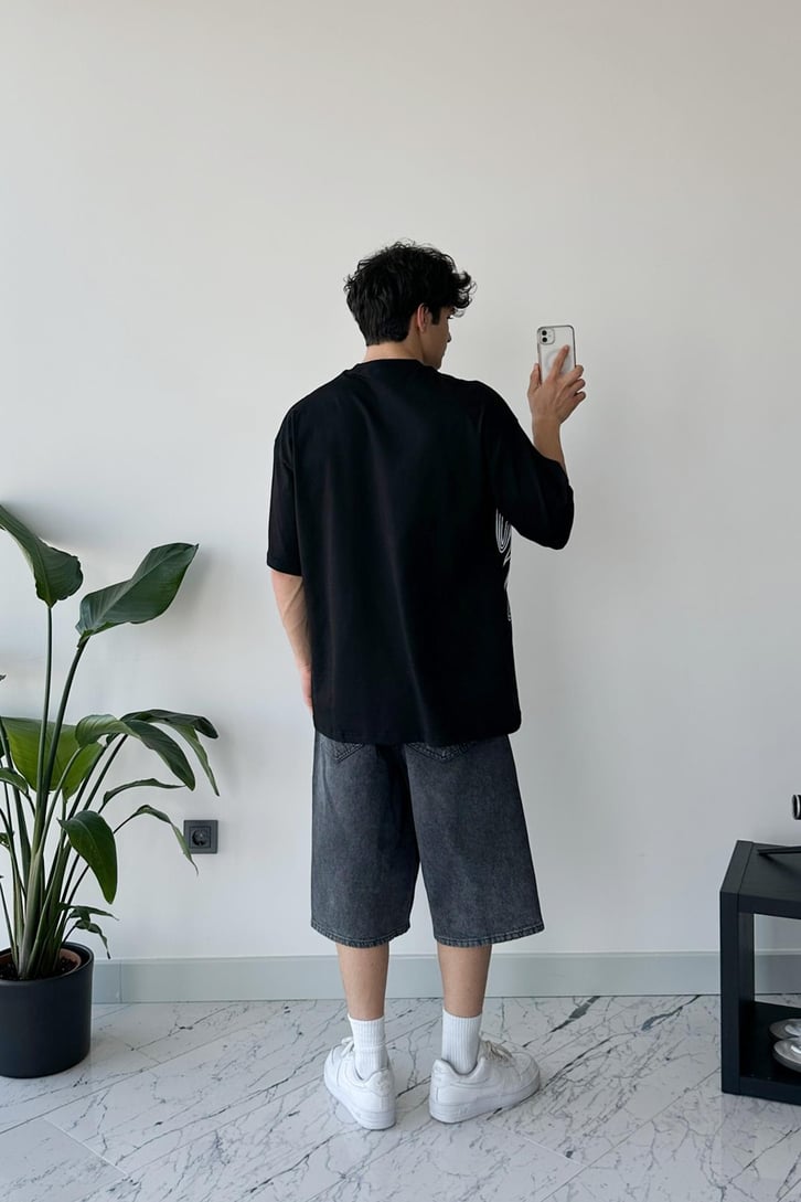 Ön Baskılı Siyah Oversize Tişört
