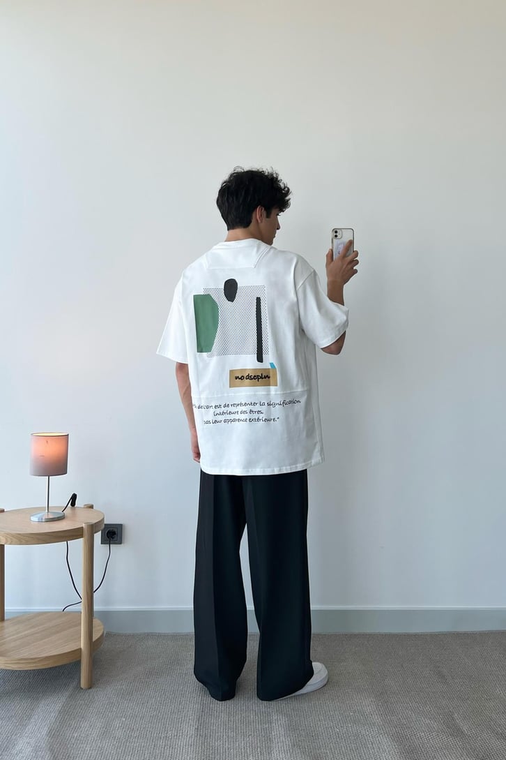 Ön Nakışlı Beyaz Oversize Tişört