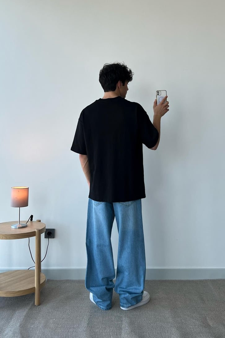 Ön Nakışlı Beyaz Oversize Tişört
