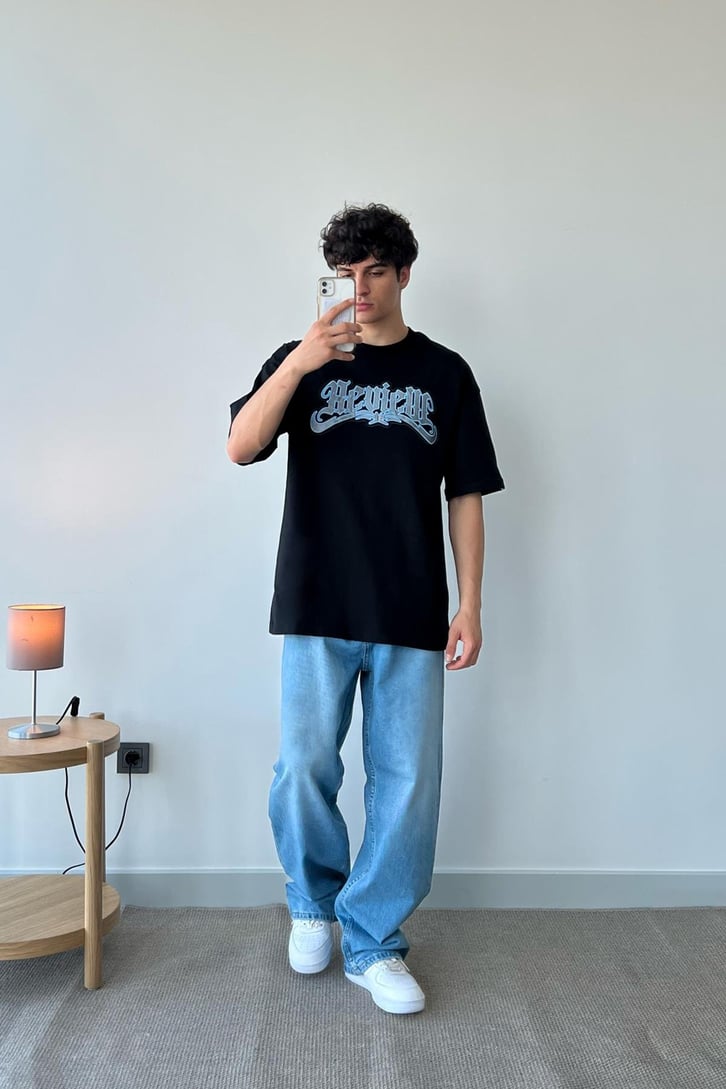 Ön Nakışlı Beyaz Oversize Tişört