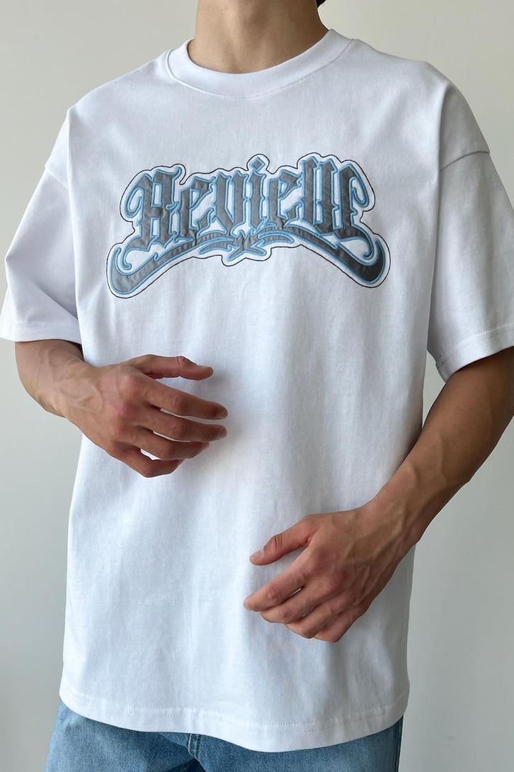 Ön Nakışlı Beyaz Oversize Tişört