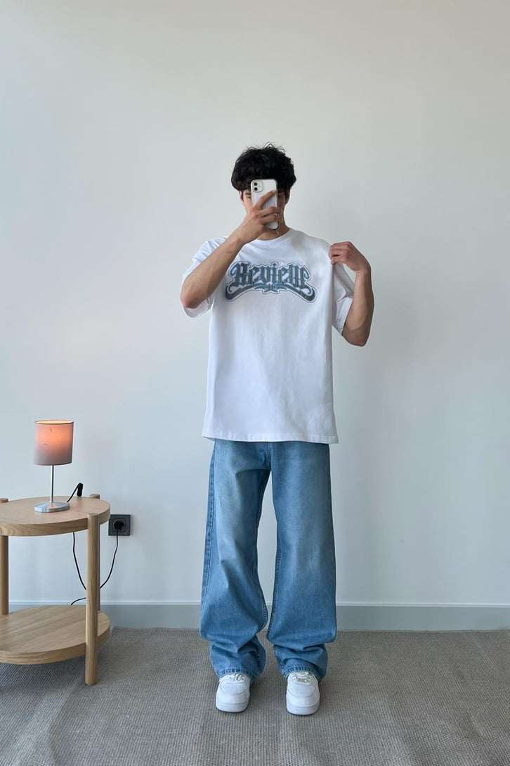 Ön Nakışlı Beyaz Oversize Tişört