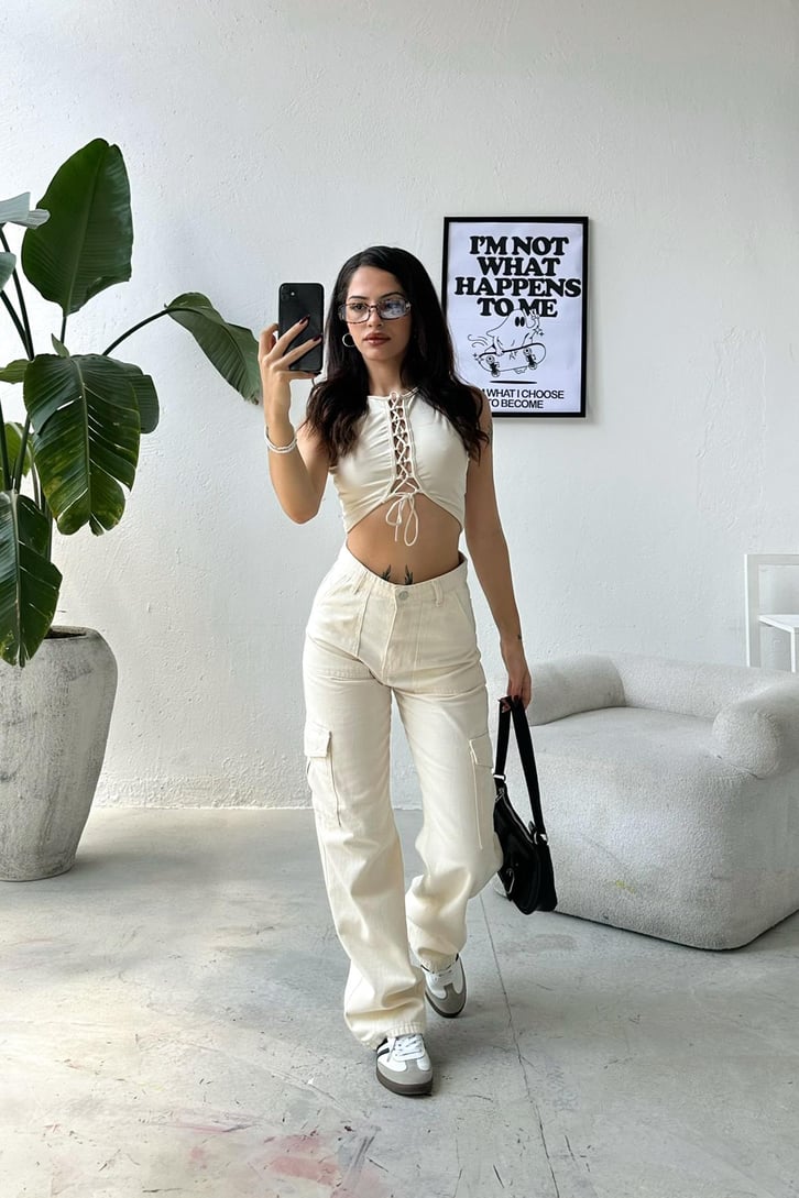 Önü İplik Detaylı Crop Top