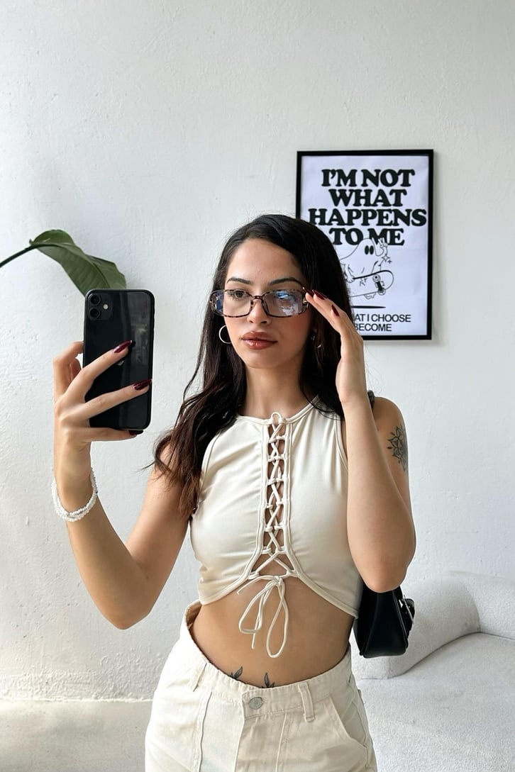 Önü İplik Detaylı Crop Top