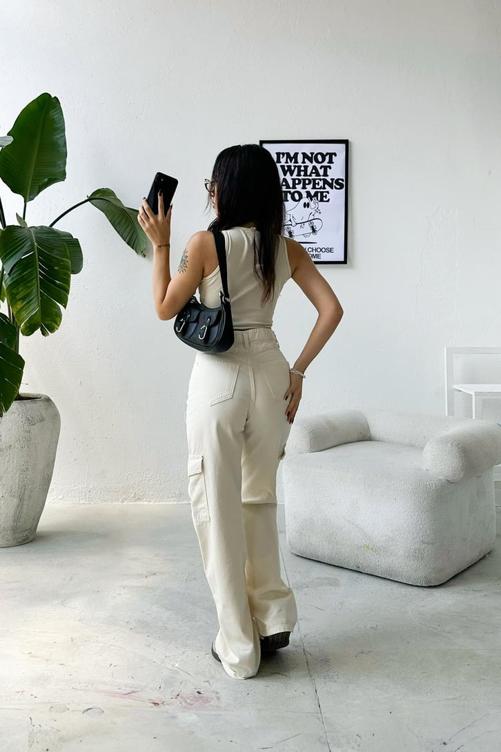 Önü İplik Detaylı Crop Top
