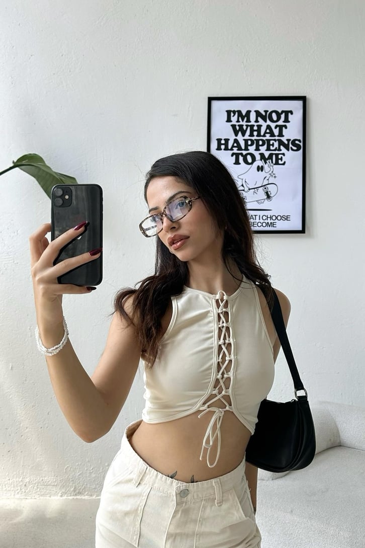 Önü İplik Detaylı Crop Top