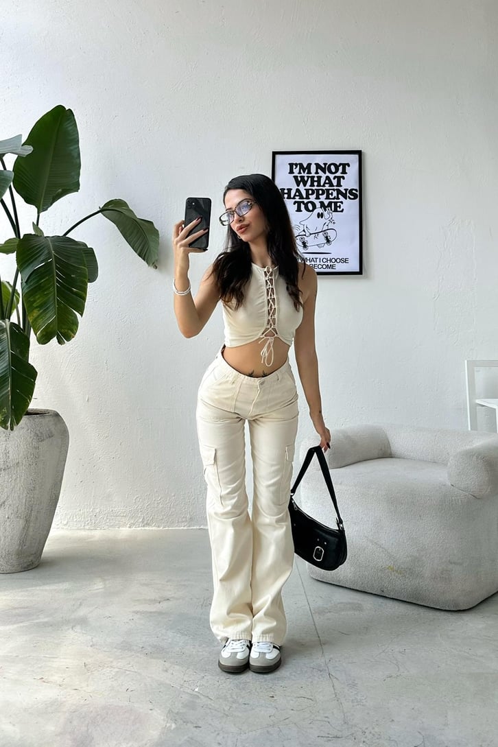 Önü İplik Detaylı Crop Top