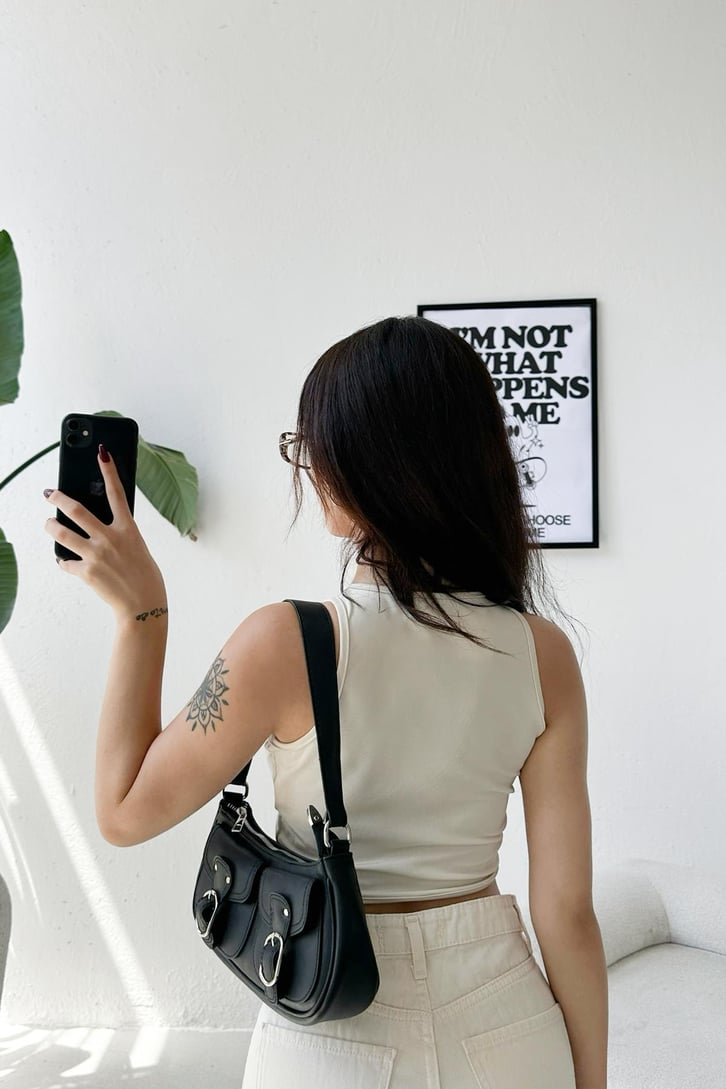 Önü İplik Detaylı Crop Top