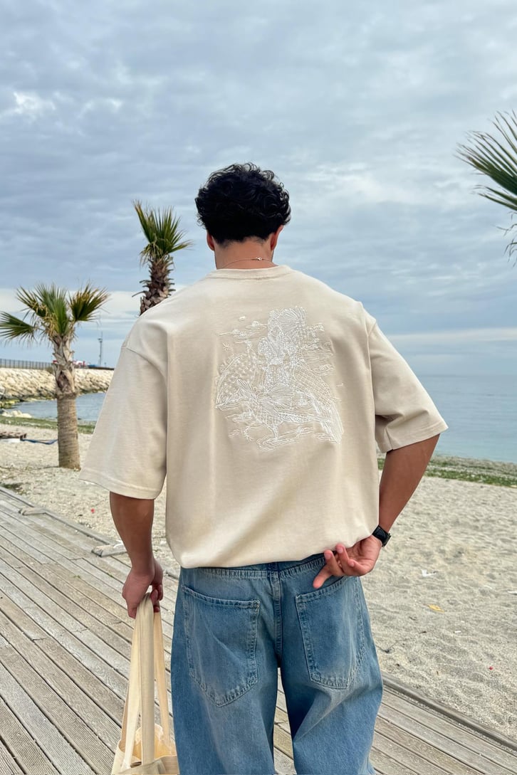 Ostrich Sırt Nakışlı Oversize Tişört