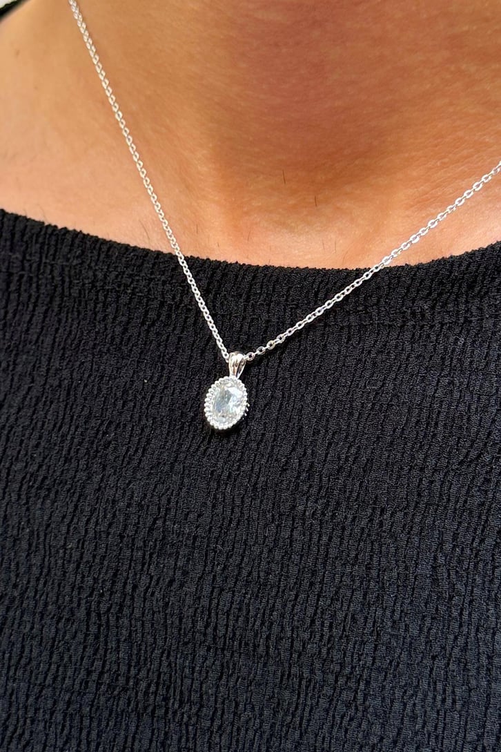 Oval Taşlı Kolye