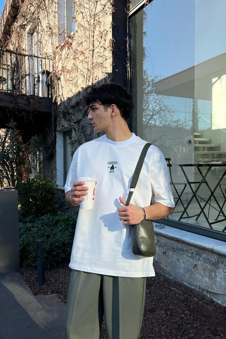 Oversize Fit Nakışlı Beyaz Tişört