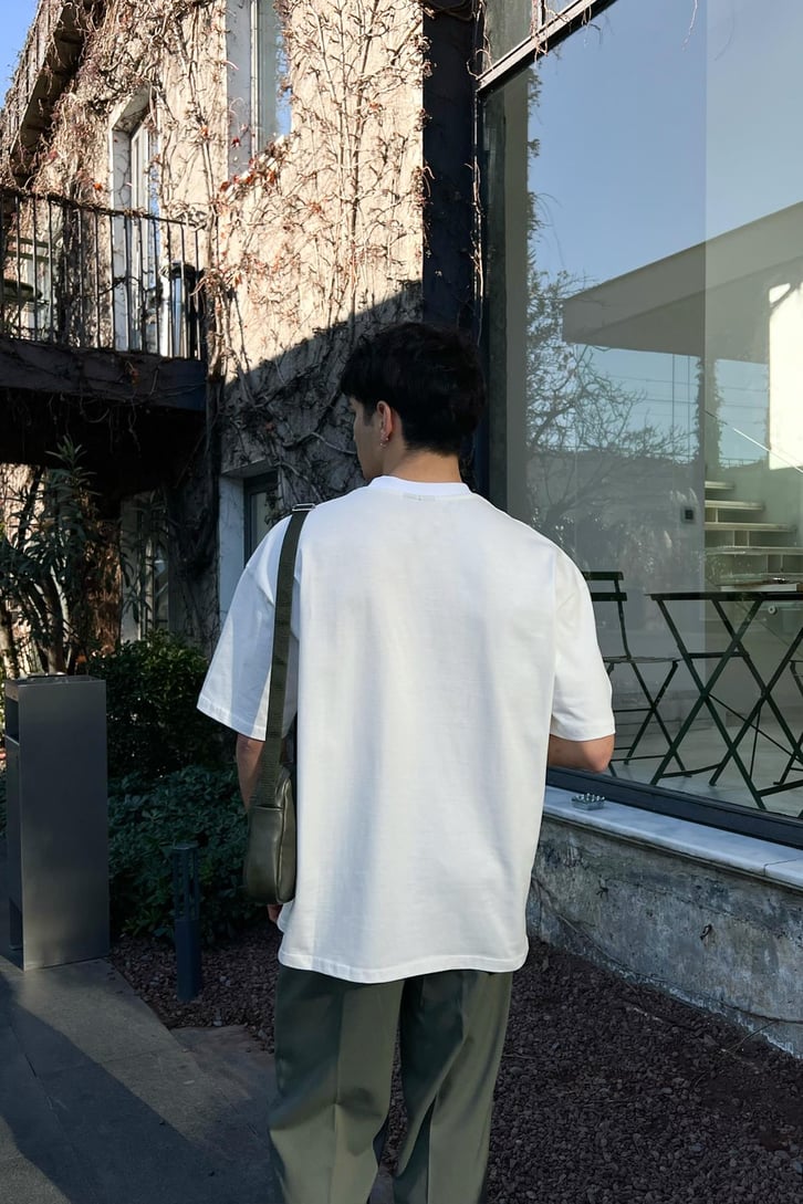 Oversize Fit Nakışlı Beyaz Tişört