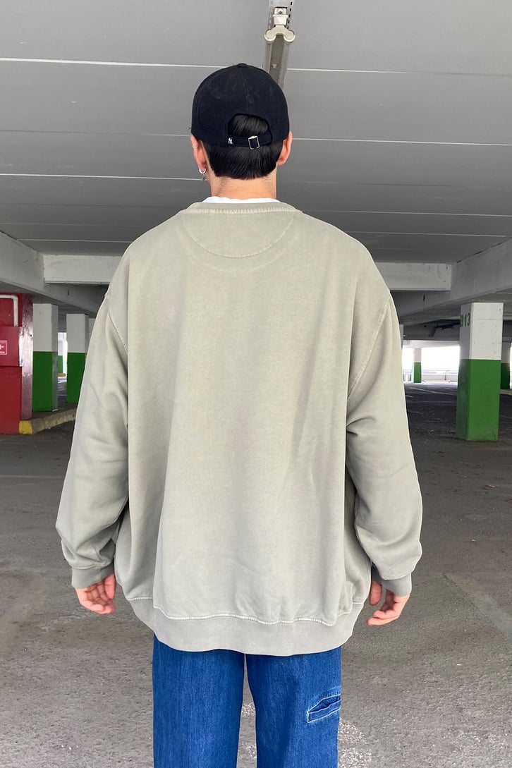 OVERSIZE MİNİMAL İŞLEMELİ SWEATSHIRT