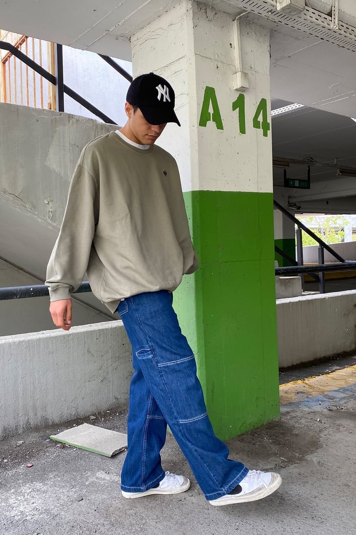 OVERSIZE MİNİMAL İŞLEMELİ SWEATSHIRT