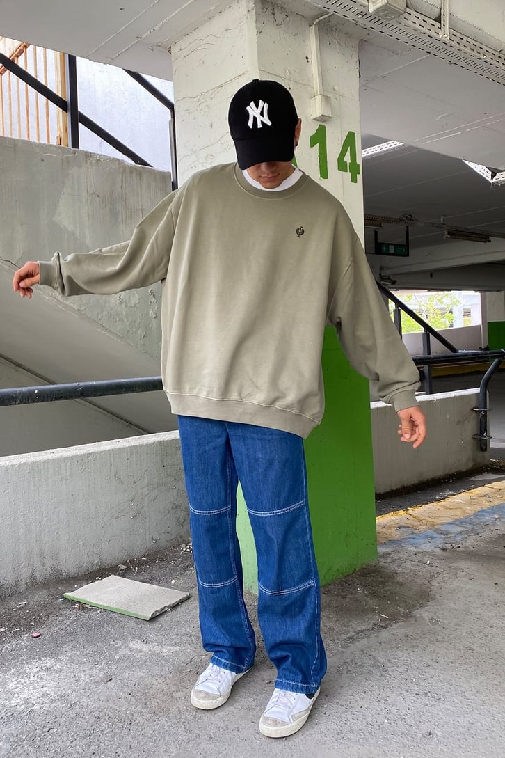 OVERSIZE MİNİMAL İŞLEMELİ SWEATSHIRT