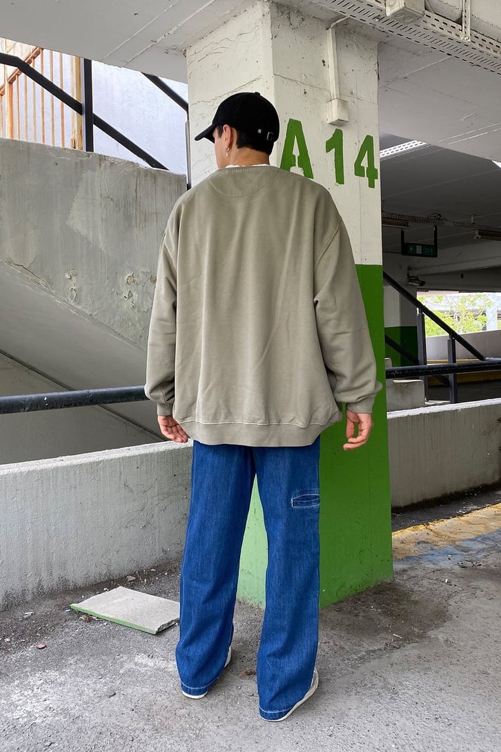 OVERSIZE MİNİMAL İŞLEMELİ SWEATSHIRT