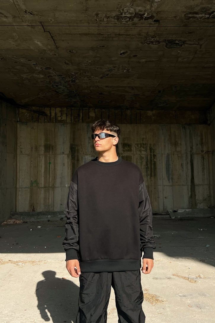 Paraşüt Kumaş Detay Siyah Oversize Sweatshirt