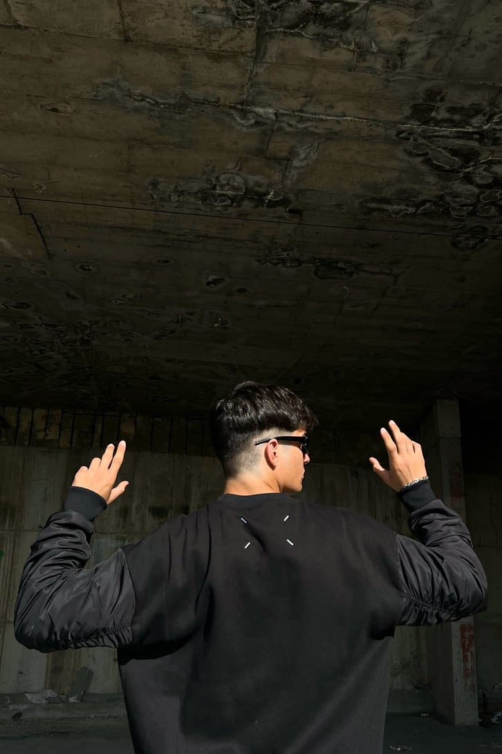 Paraşüt Kumaş Detay Siyah Oversize Sweatshirt
