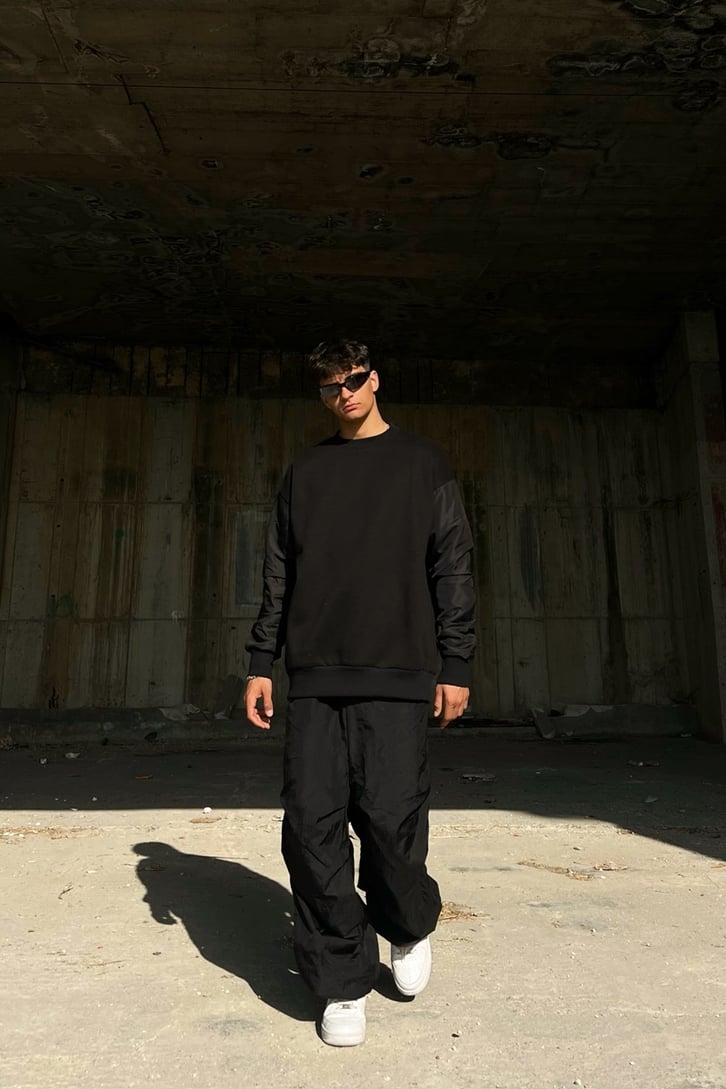 Paraşüt Kumaş Detay Siyah Oversize Sweatshirt