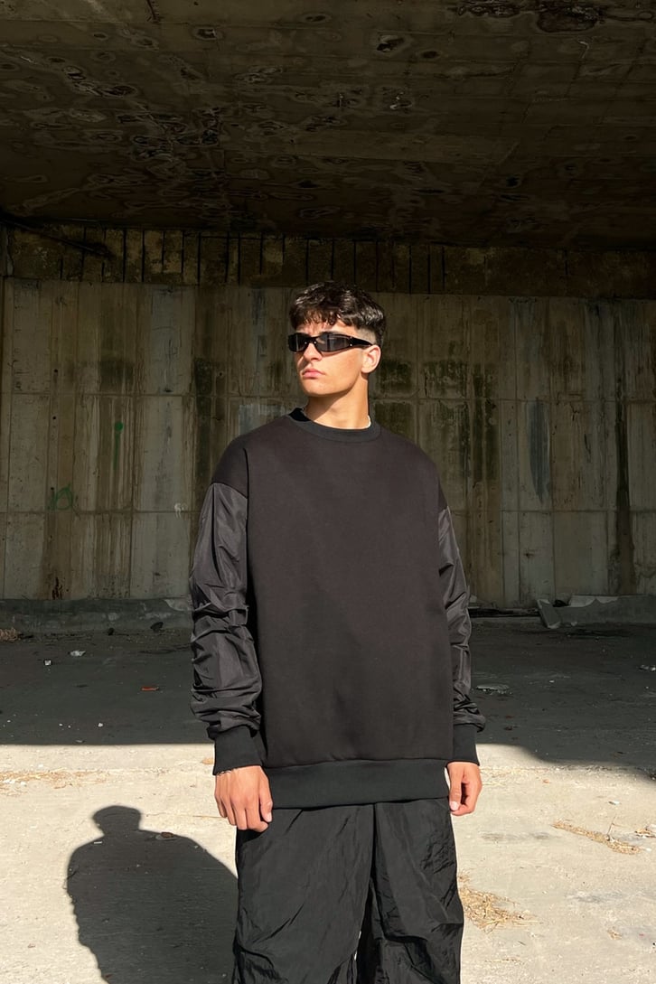 Paraşüt Kumaş Detay Siyah Oversize Sweatshirt