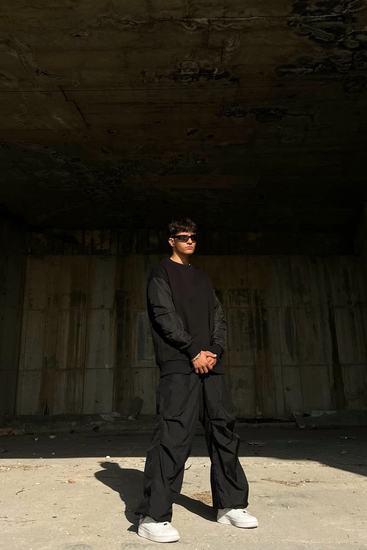 Paraşüt Kumaş Detay Siyah Oversize Sweatshirt