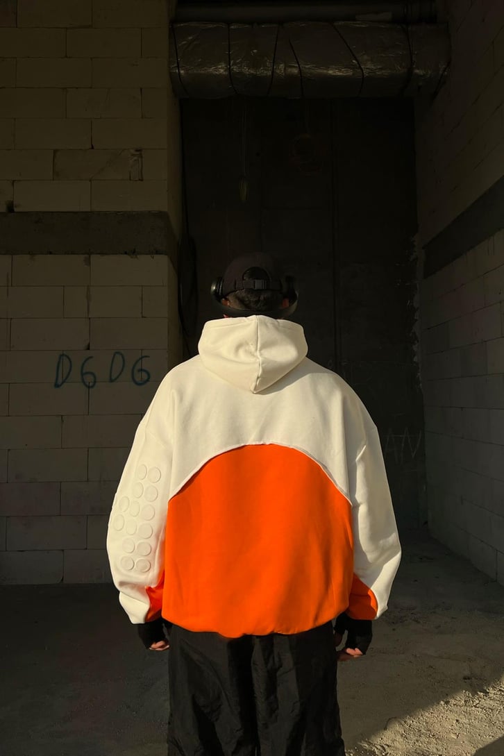 Parçalı Kabartma Baskılı Turuncu İçi Pamuklu Oversize Hoodie