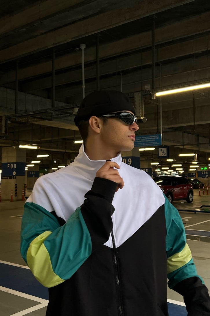 Parçalı Siyah Zipper Ceket