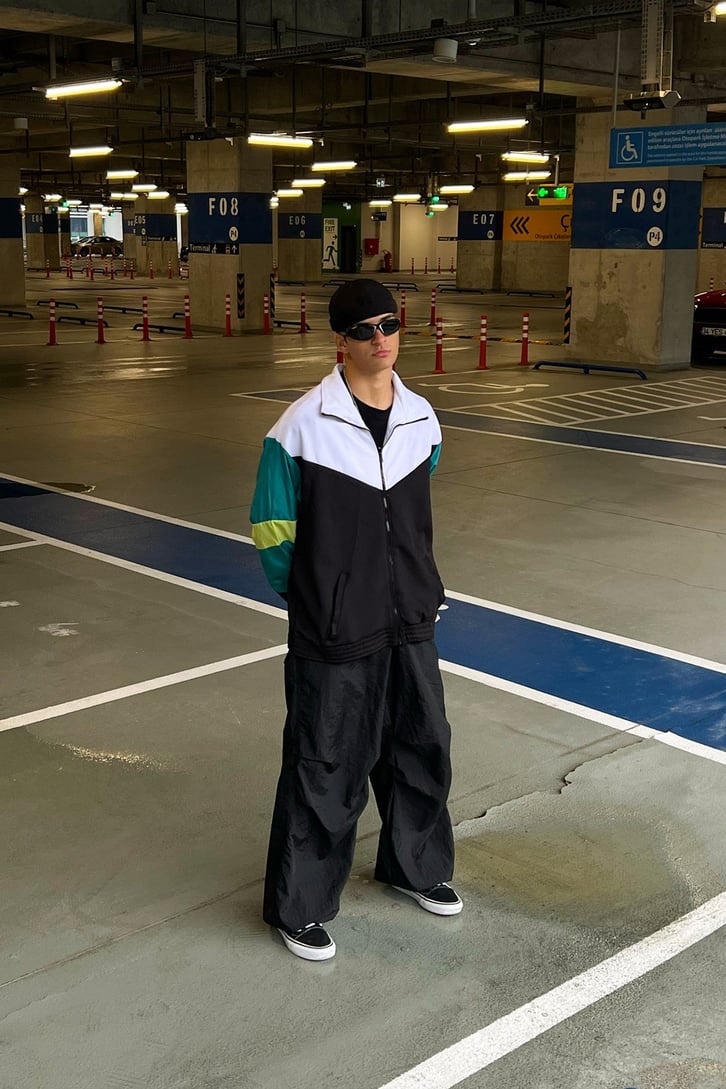 Parçalı Siyah Zipper Ceket