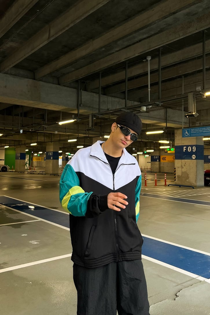 Parçalı Siyah Zipper Ceket