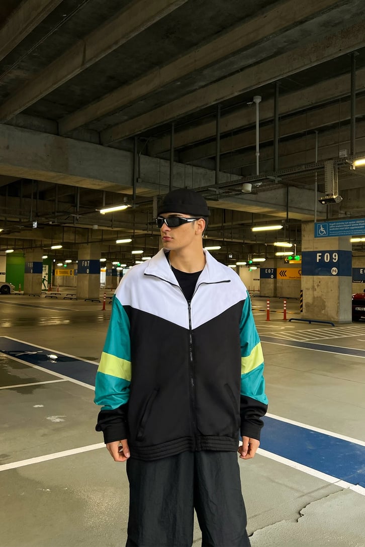 Parçalı Siyah Zipper Ceket