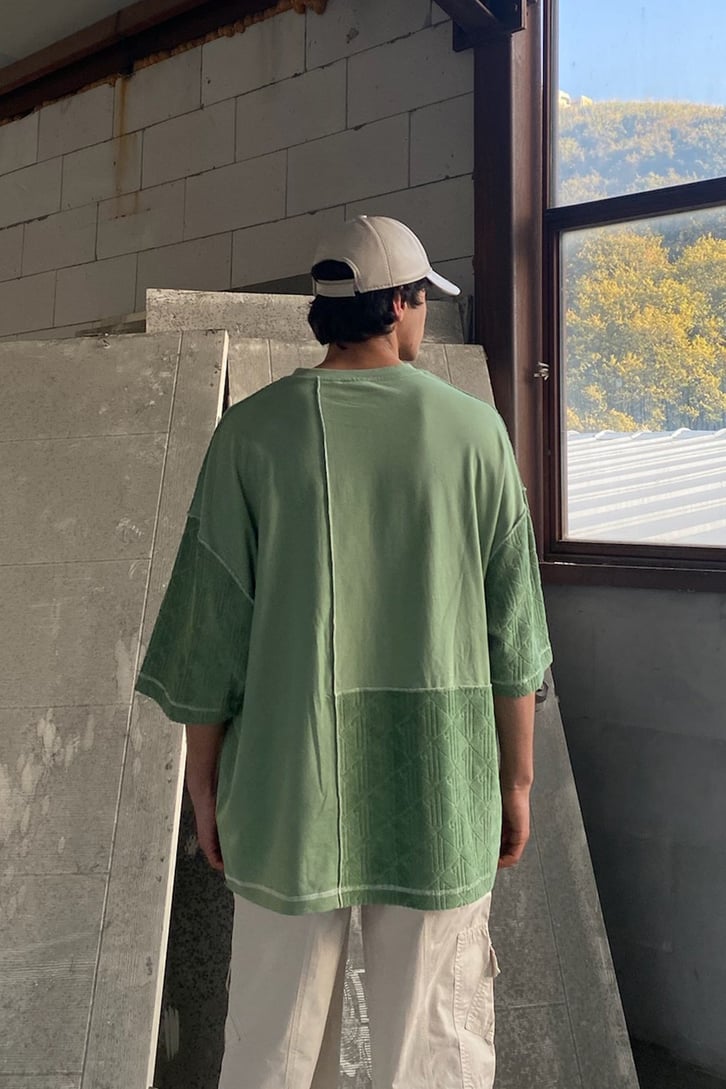 Partial Glyph Desenli Yeşil Oversize Tshirt
