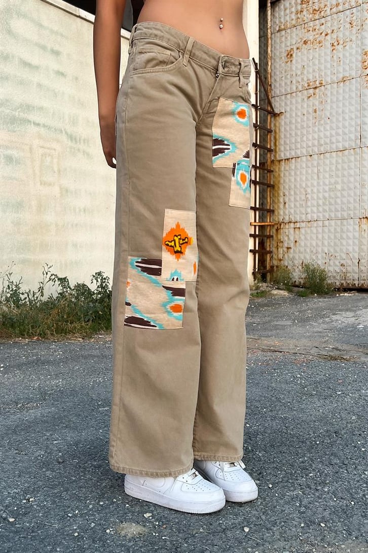 Patch Detay Bej Baggy Jean