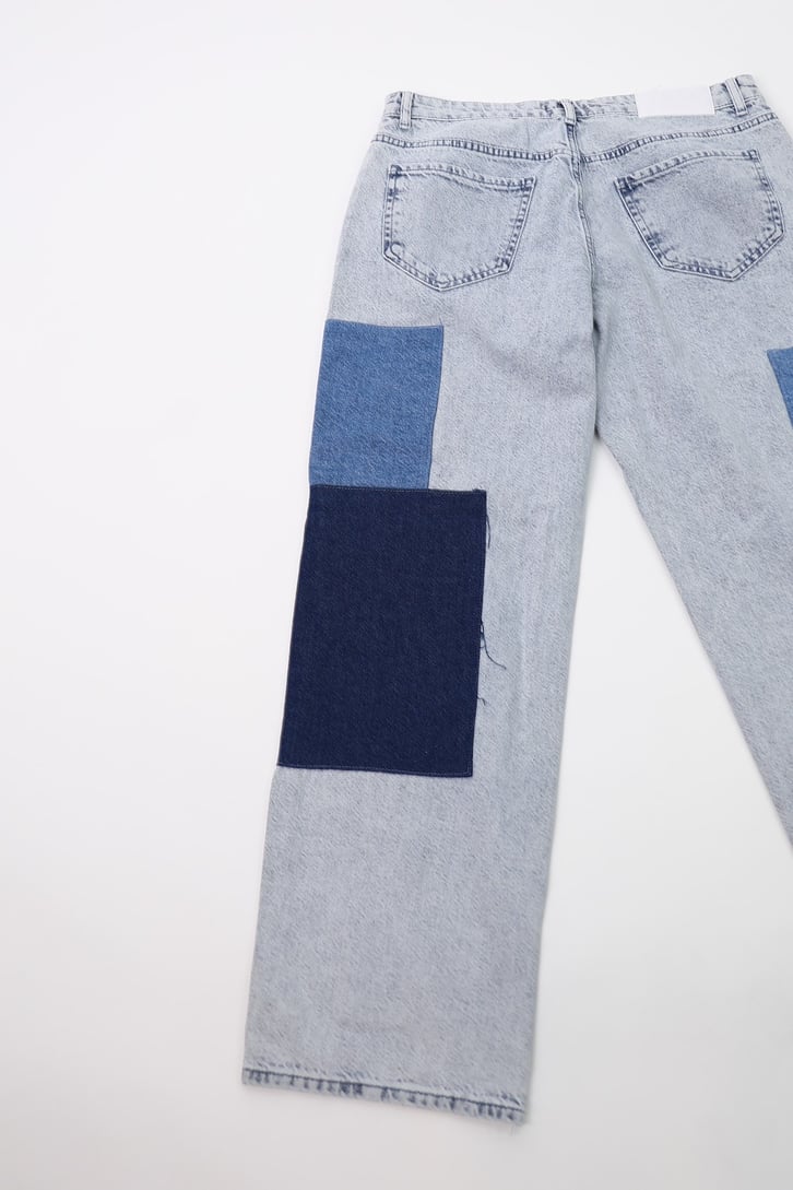 Patch Detaylı Buz Mavi Baggy Jean