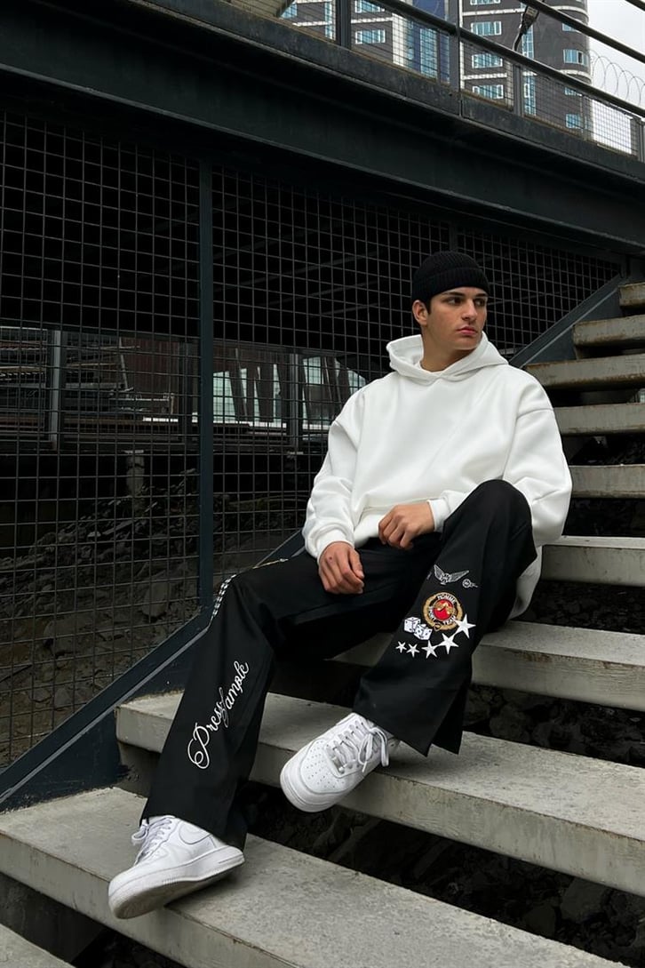 Patch Detaylı Siyah Baggy Pantolon