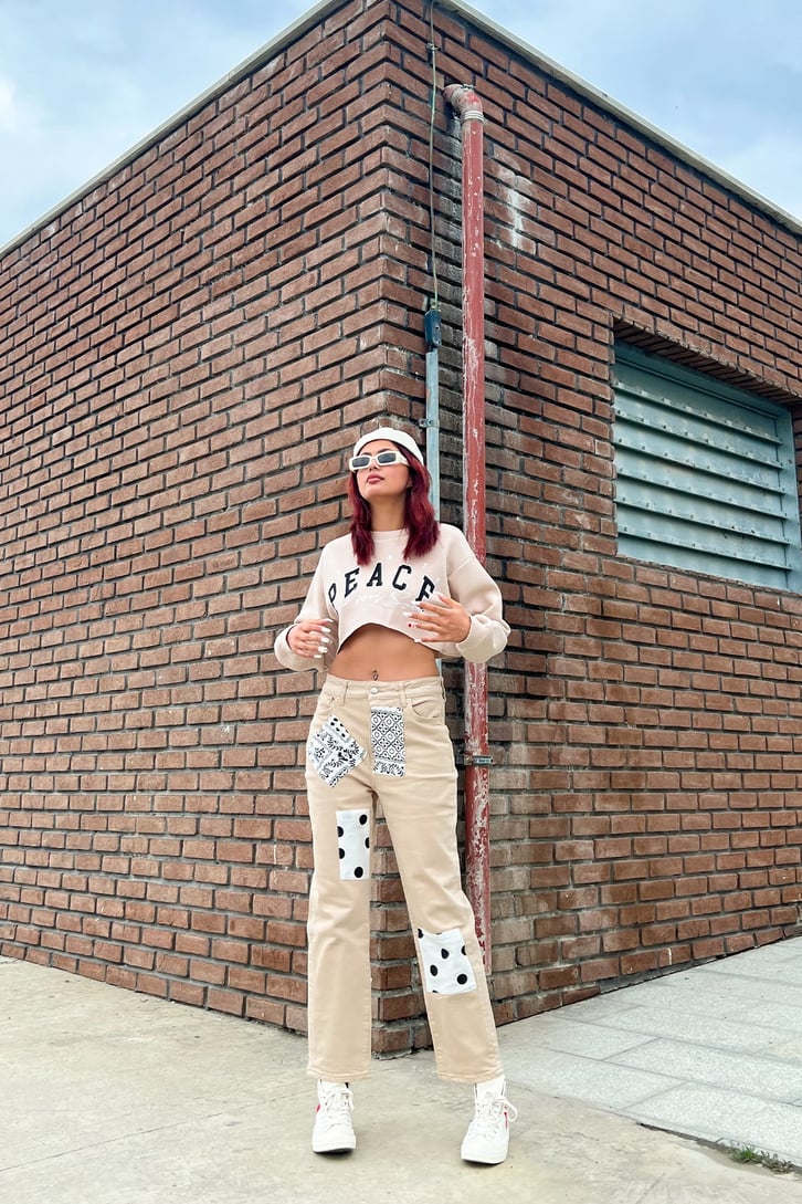 Peace Baskılı Taş Rengi Crop Sweatshirt