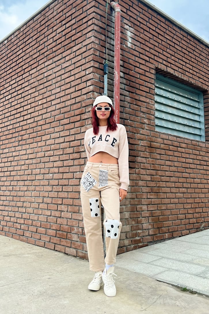 Peace Baskılı Taş Rengi Crop Sweatshirt