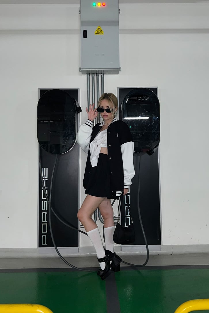 Pileli Siyah Mini Etek