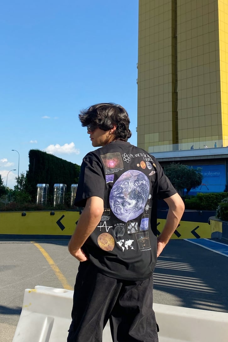 Planeta Tierra Sırt Baskılı Siyah Oversize Tshirt