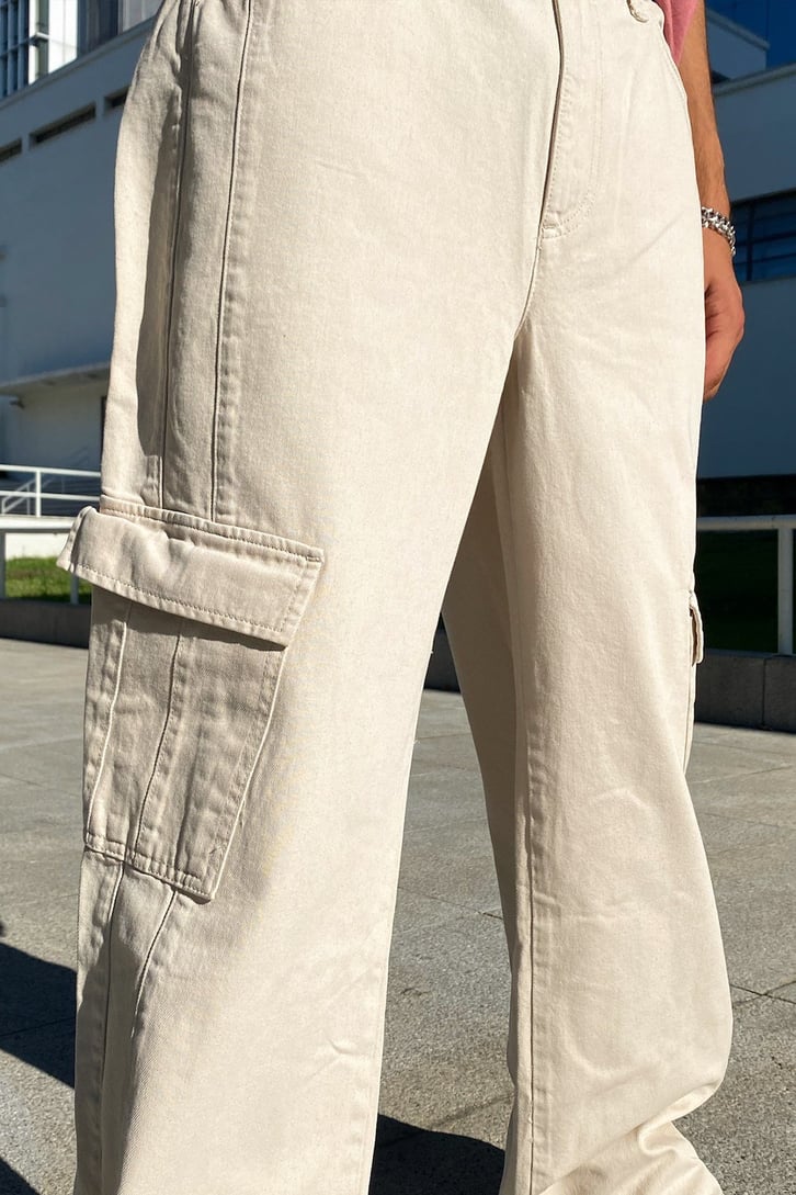 Pocket Detail Bej Baggy Jean