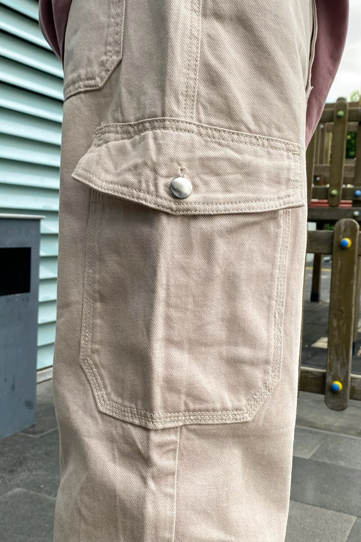 Pocket Detail Bej Baggy Jean